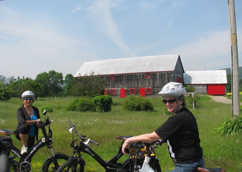 Guided tour of Baie St Paul by eBike