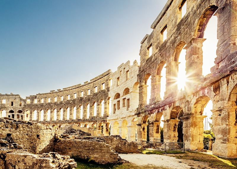Ancient Roman architecture, Pula