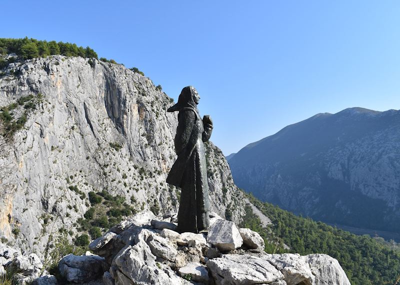 Statue to Mila Gojsalić, Croatia