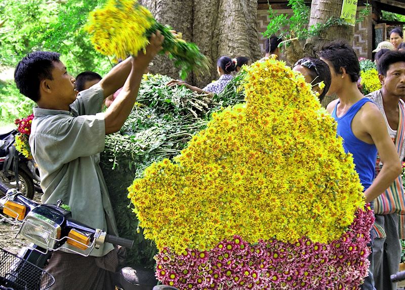 Flower sellers, Maymyo Road, Mandalay