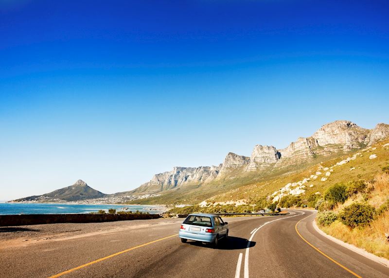 Road heading towards Cape Town, passing the Twelve Apostles
