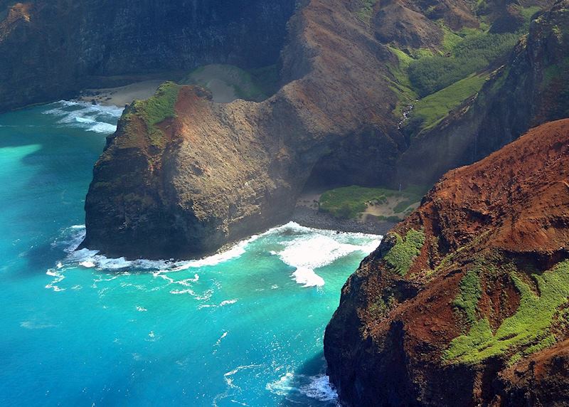 Honopu Arch, Napali Coast, Kauai (Source: HTA / Ron Garnett)