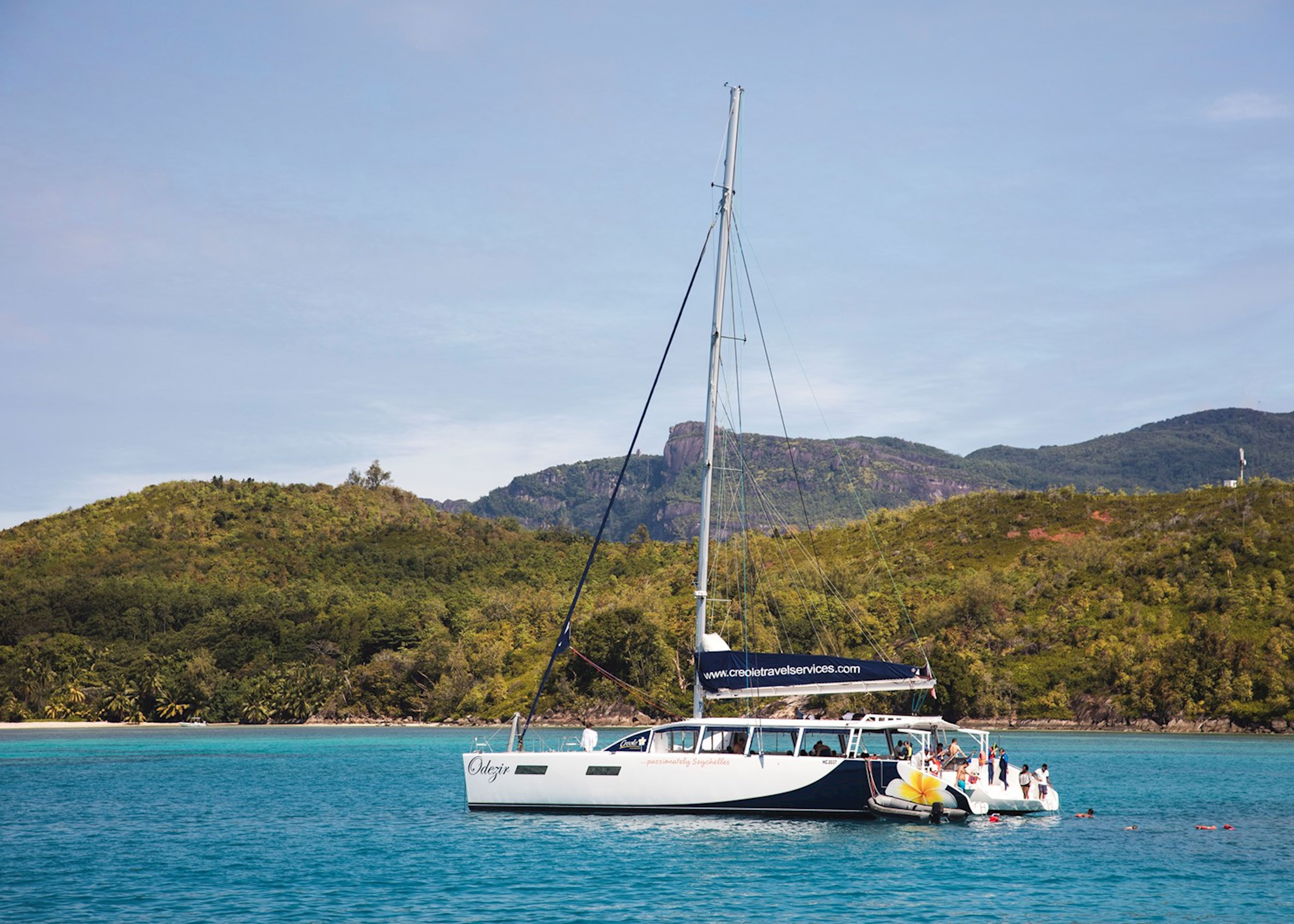 catamaran day trip seychelles